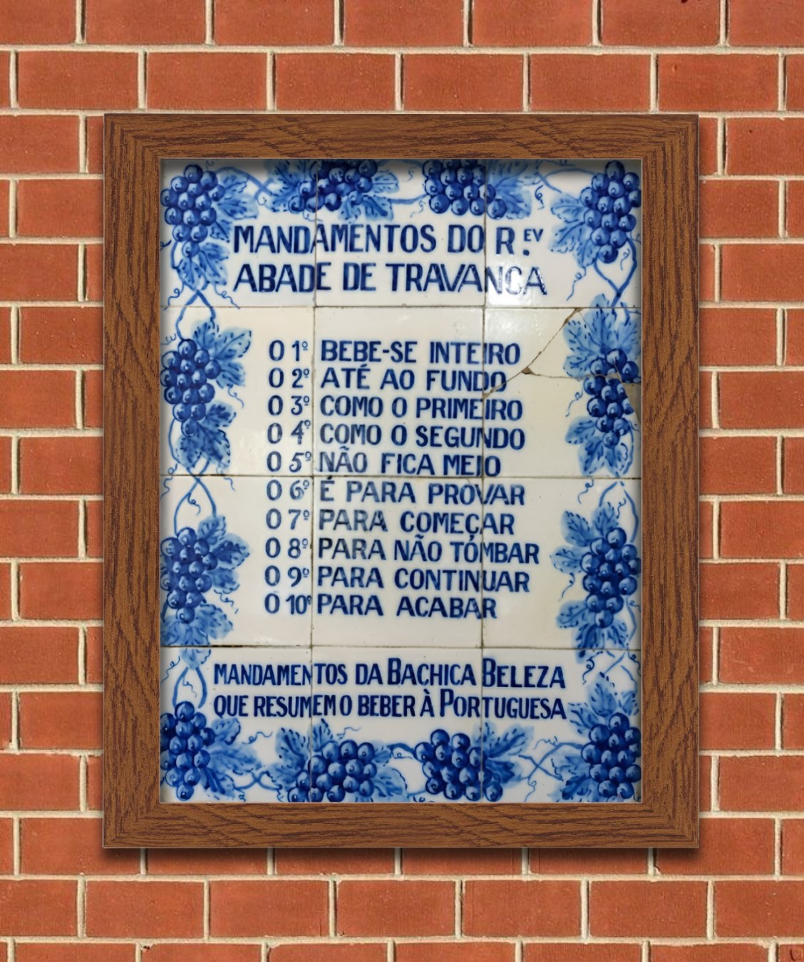 Placa de azulejos com os Mandamentos do Reverendo Abade de Travança